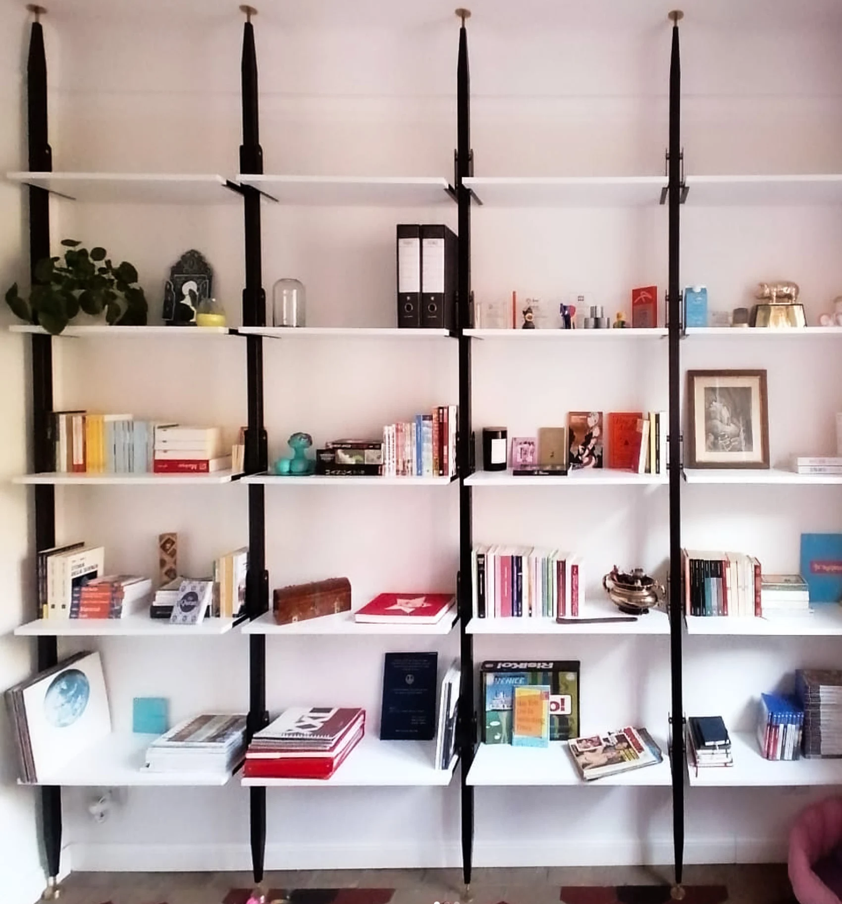 Flip-arredamento-soggiorno-giovani-design-parete-attrezzata-libreria