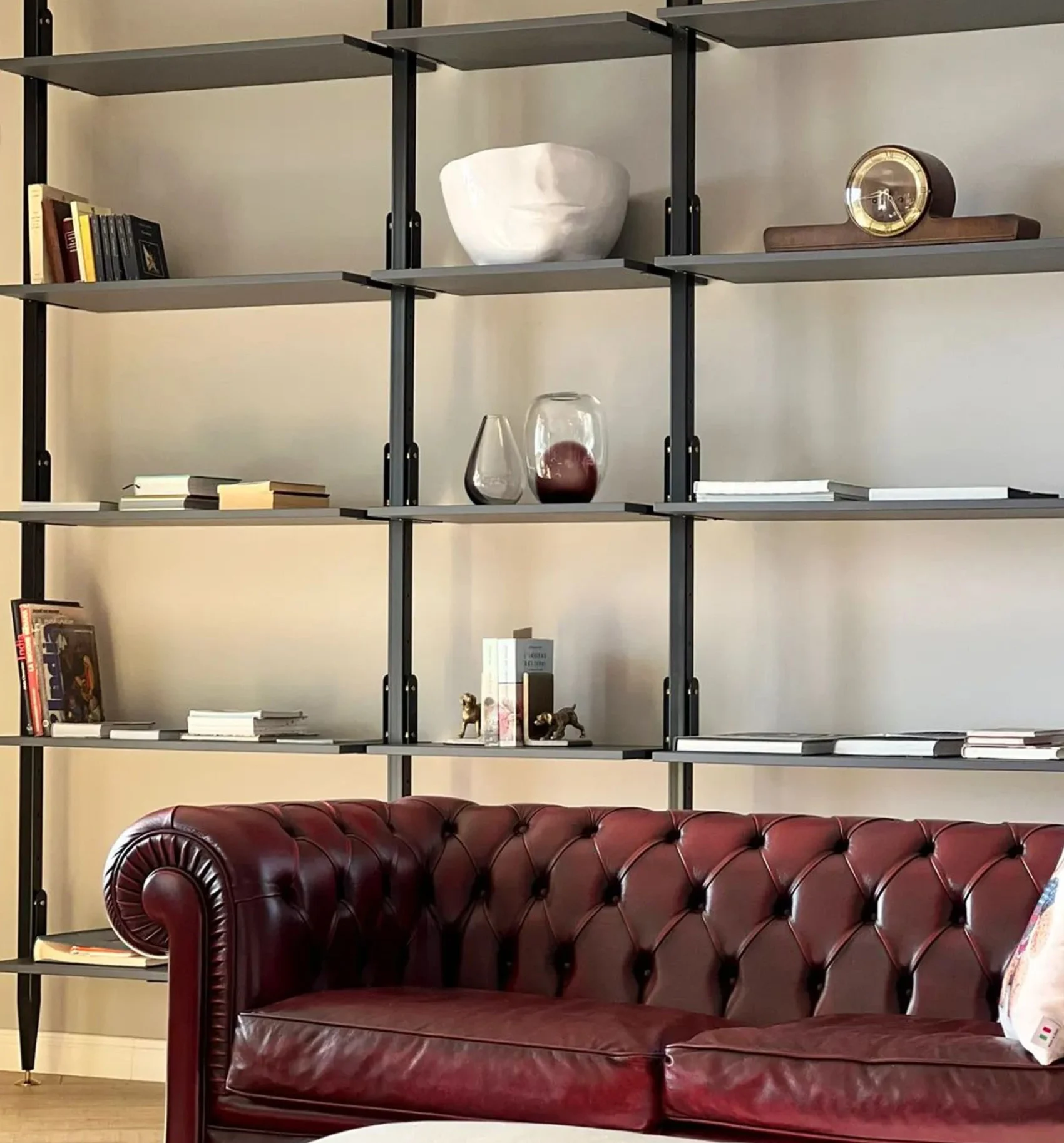 Libreria FLIP per uno studio con arredamento in stile minimal