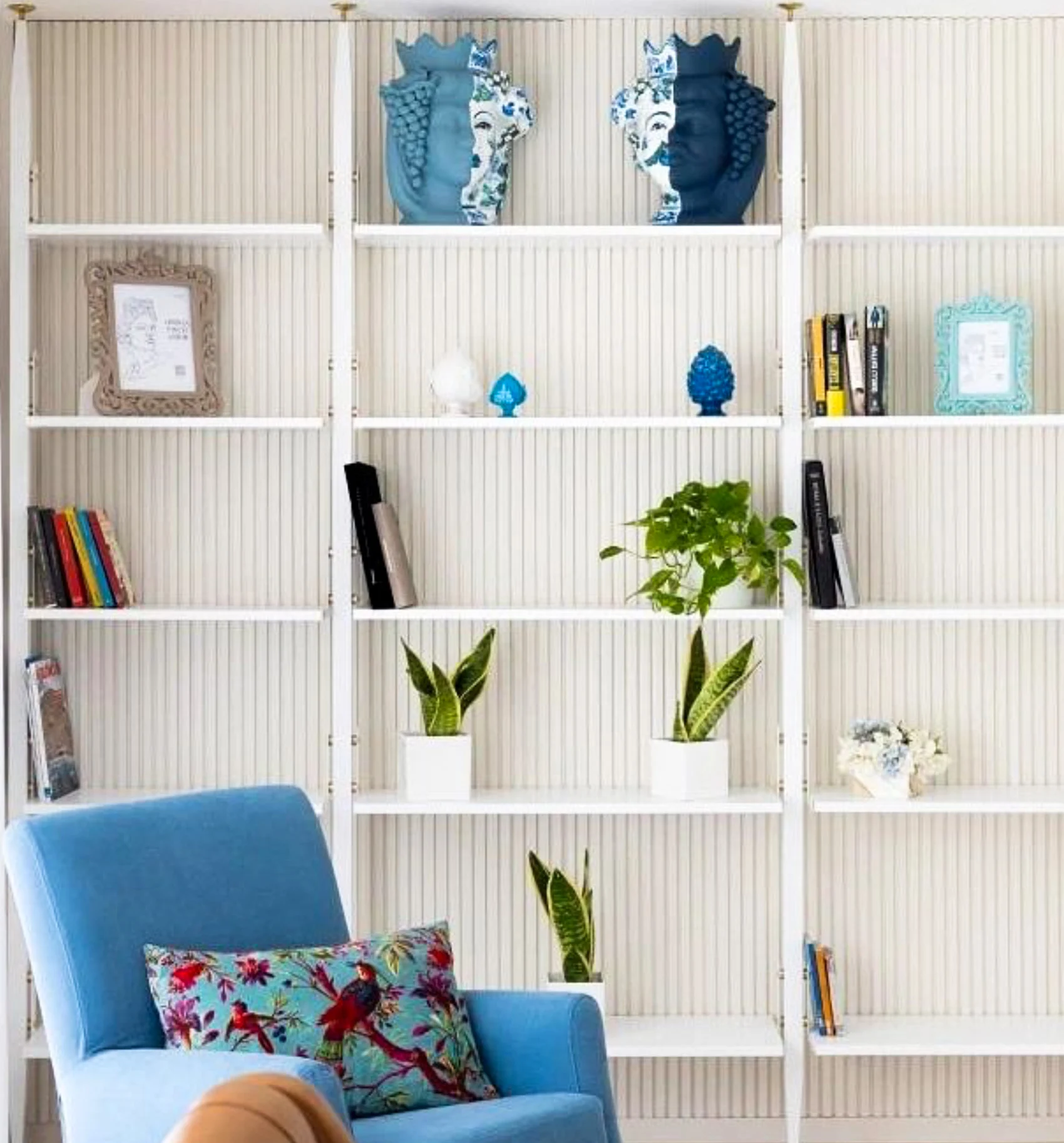 Flip-parete-attrezzata-libreria-soggiorno-elegante