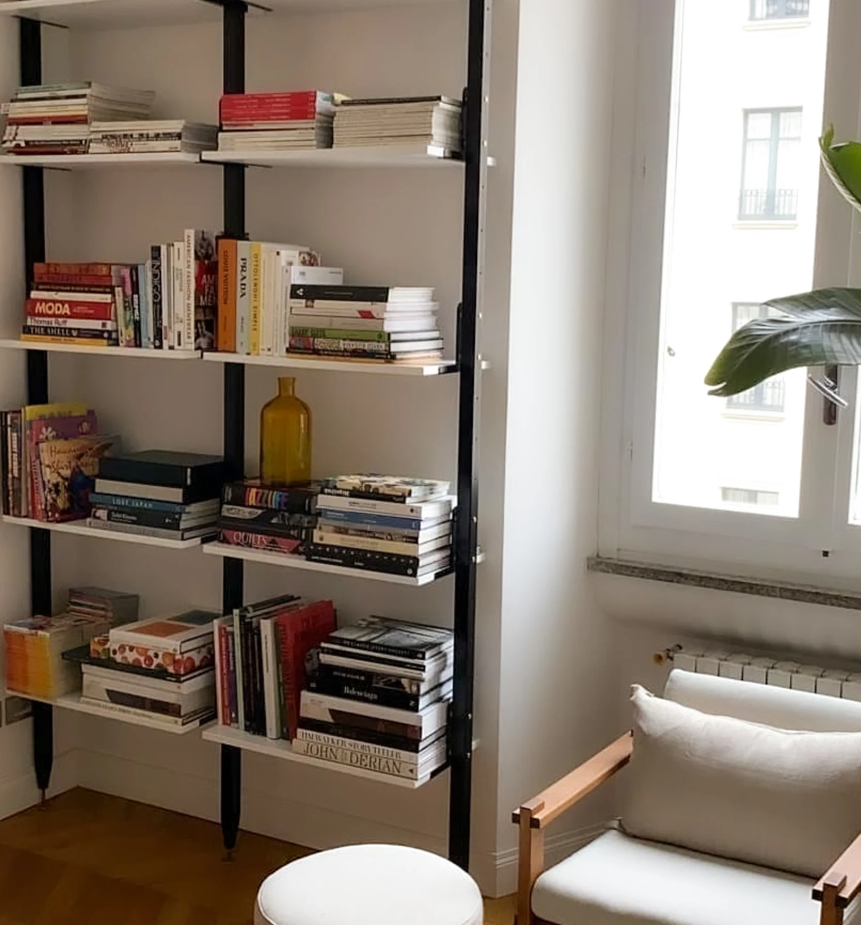 Flip-parete-soggiorno-libreria-moderna