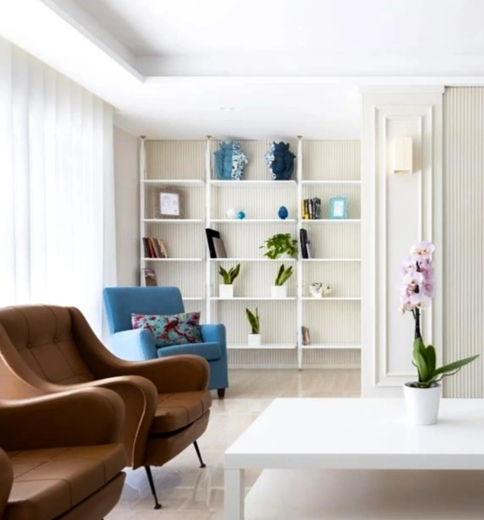 Flip-arredamento-soggiorno-elegante-design-parete-attrezzata-libreria